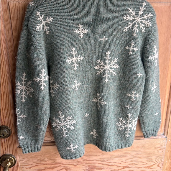 Eddie Bauer 100% Wool Light Green Sweater with Snowflakes size Women’s Medium - Picture 5 of 9